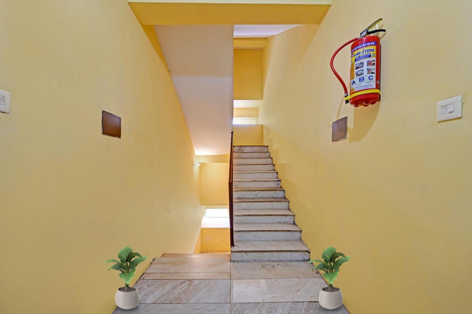Hotel O Coastal Inn Luxury Service Apartments Kakinada Bagian luar foto