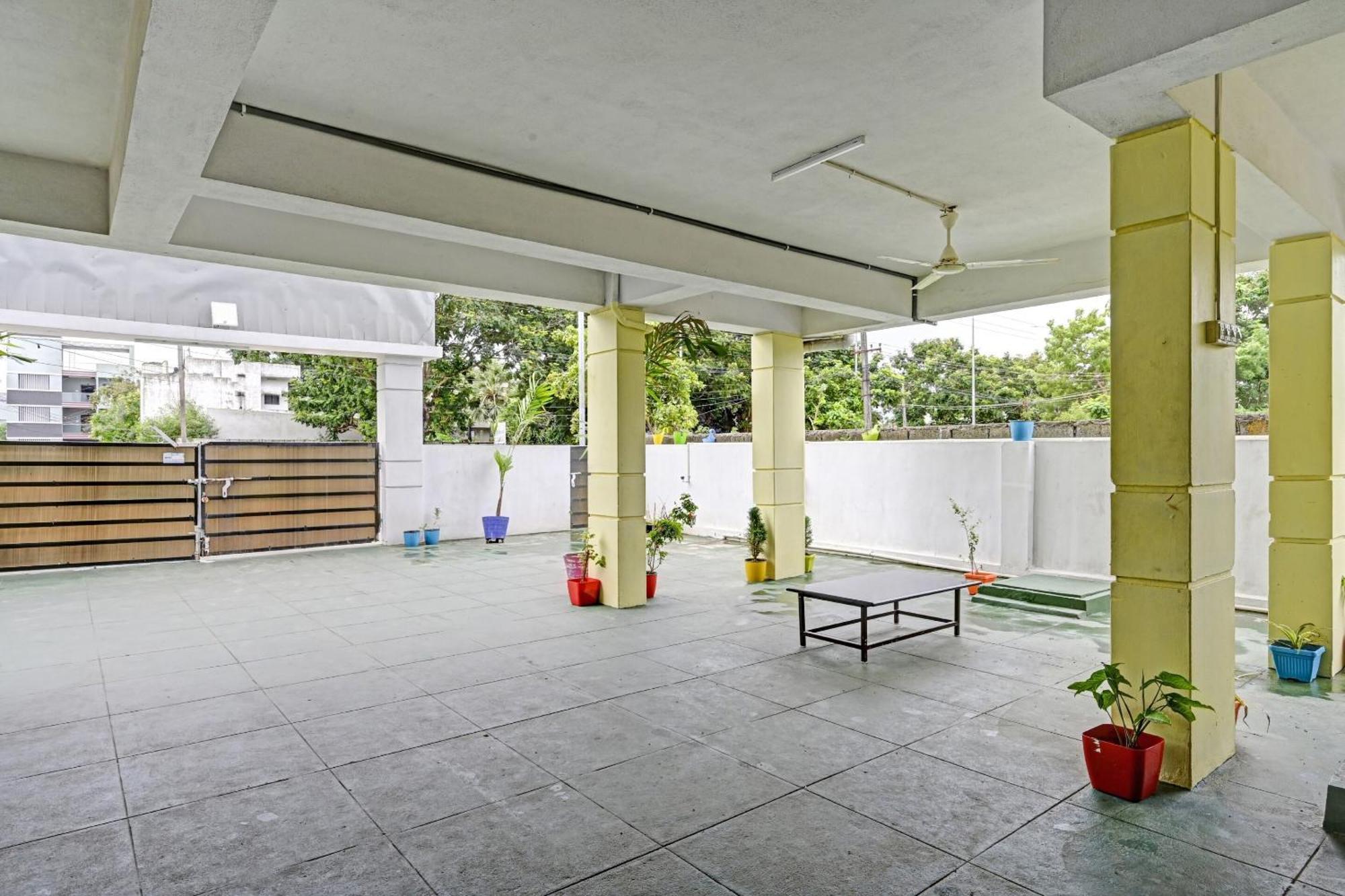 Hotel O Coastal Inn Luxury Service Apartments Kakinada Bagian luar foto