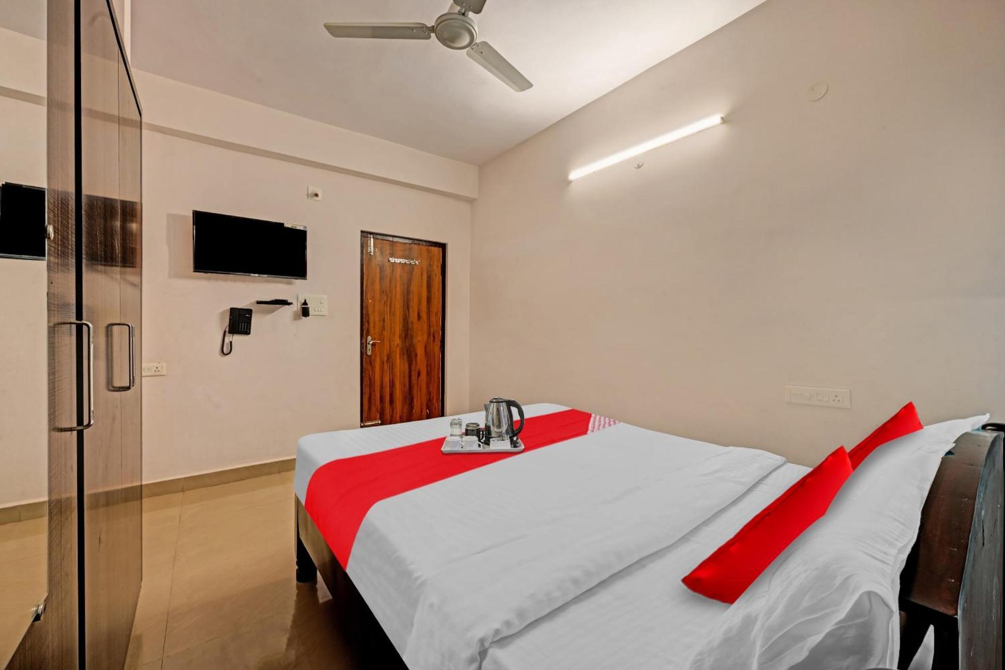 Hotel O Coastal Inn Luxury Service Apartments Kakinada Bagian luar foto