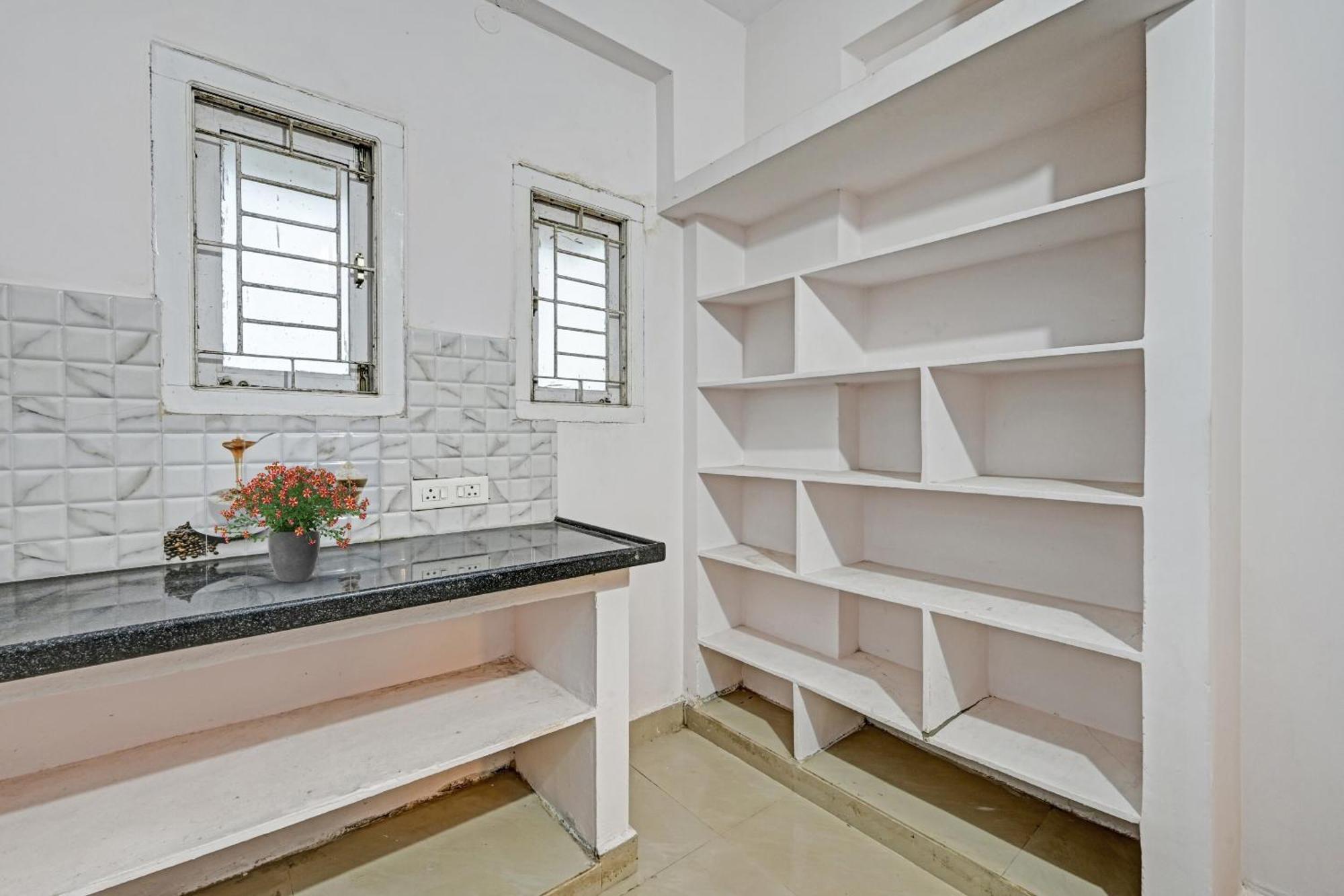 Hotel O Coastal Inn Luxury Service Apartments Kakinada Bagian luar foto
